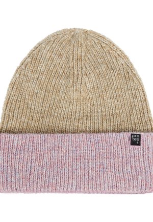 Bicolore gebreide beanie met een beige bovenkant en een lichtpaarse omgeslagen rand, met een klein zwart label met witte tekst.
