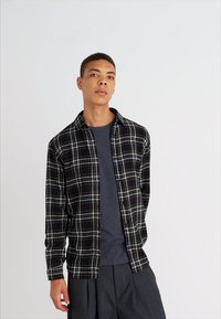 Jack & Jones JJJOSHUA FALL 2 PACK - Camisa - black/vineyard wine