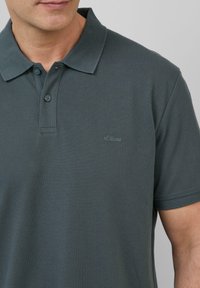 s.Oliver Poloshirt - schiefergrau