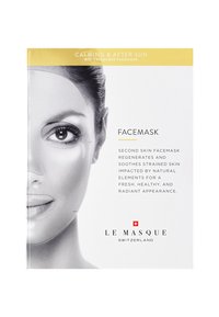 Il packaging della maschera facciale in bio-cellulosa presenta un'immagine facciale in scala di grigi, accenti dorati e testo che evidenzia le sue proprietà lenitive e rigeneranti.