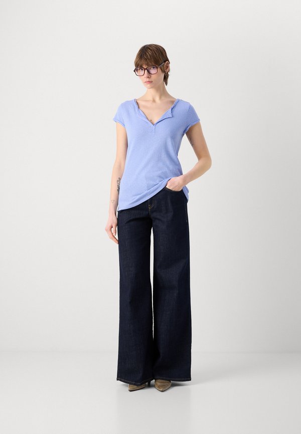 TEE - Basic T-shirt - hydrangea4