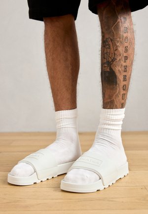 CORE EMBOSSED UNISEX - Sandales de bain - white