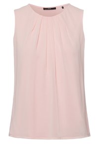 Top sin mangas de tela en rosa claro con pliegues en el frente, escote redondo y dobladillo ligeramente curvado. Textura suave y ligera.