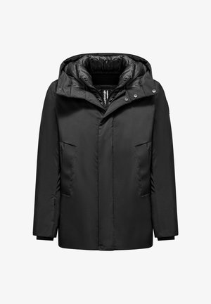 Schwarze isolierte Jacke mit Reißverschluss und Druckknopfverschluss, verstellbare Kapuze, zwei Fronttaschen und einem glatten, strukturierten Stoff.