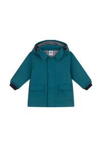 Veste imperméable teal avec capuche, présentant un intérieur rayé, une fermeture à boutons à l'avant et deux grandes poches avant. Accents navy aux poignets.