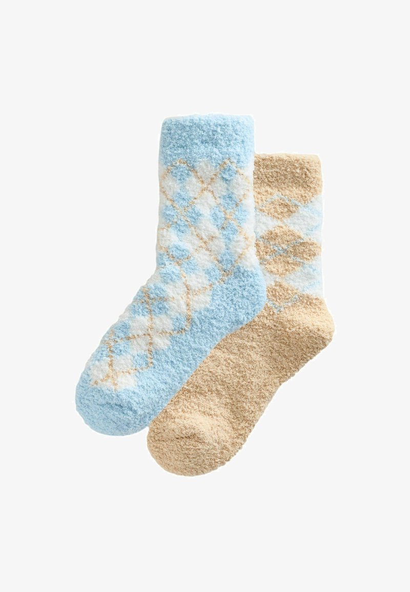 Zwei Paare von kuscheligen Socken; ein Paar himmelblau mit einem Rautenmuster, das andere einfarbig beige. Weicher Stoff, Knöchellänge, unterschiedliche Farben.
