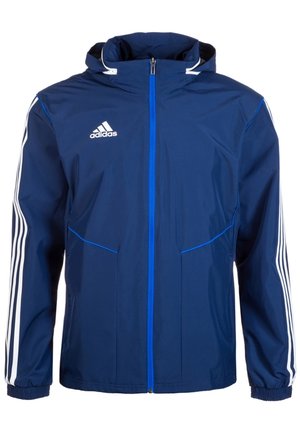 Dunkelblaue Adidas Jacke mit Kapuze, blauem Frontreißverschluss, weißen drei Streifen an den Ärmeln und Adidas-Logo auf der Brust.