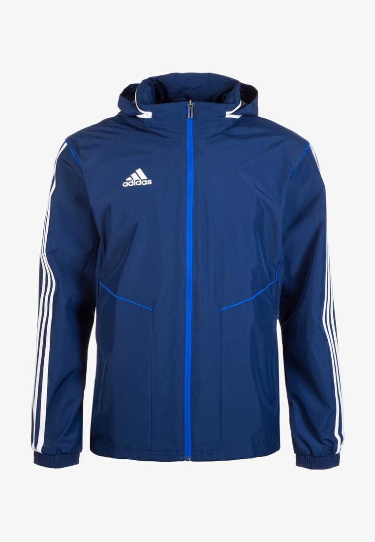 Veste Adidas bleu marine avec capuche, fermeture éclair bleue à l'avant, trois bandes blanches sur les manches et logo Adidas sur la poitrine.