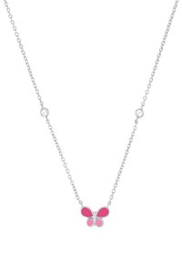 Silverkedja med en rosa fjärilsberlock som har en blank yta och två runda klara stenar som dekoration.