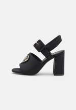 Moschino Sandali  70064 CON STRAPPO