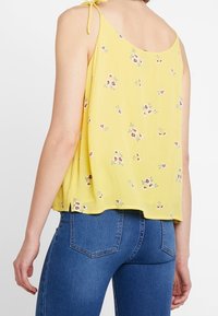 YAS Top - yellow