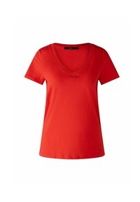 Rode katoenen T-shirt met korte mouwen en een V-hals ontwerp. Gladde textuur, aangesloten vorm en een rechte zoom onderaan.
