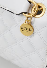 Guess GIULLY - Borsa a mano - white