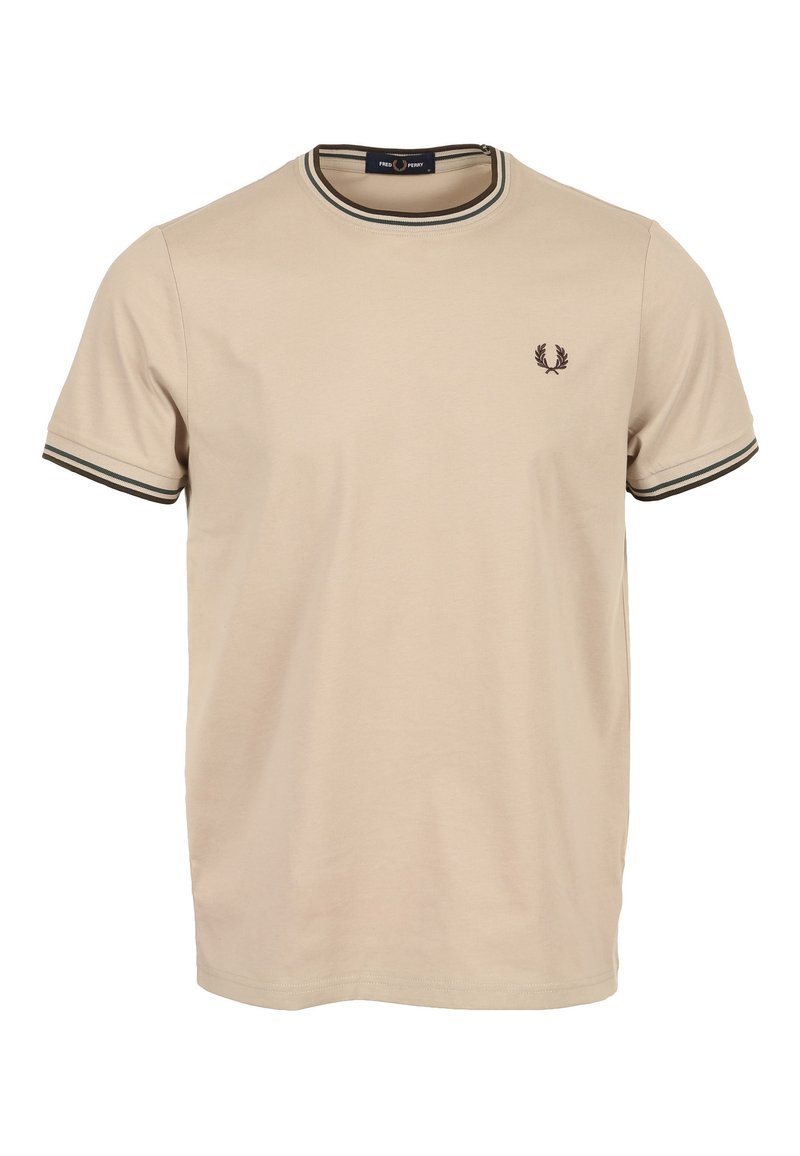 Maglietta di cotone beige con maniche corte, caratterizzata da una scollatura rotonda bordata di verde scuro e strisce verdi abbinate ai bordi delle maniche.