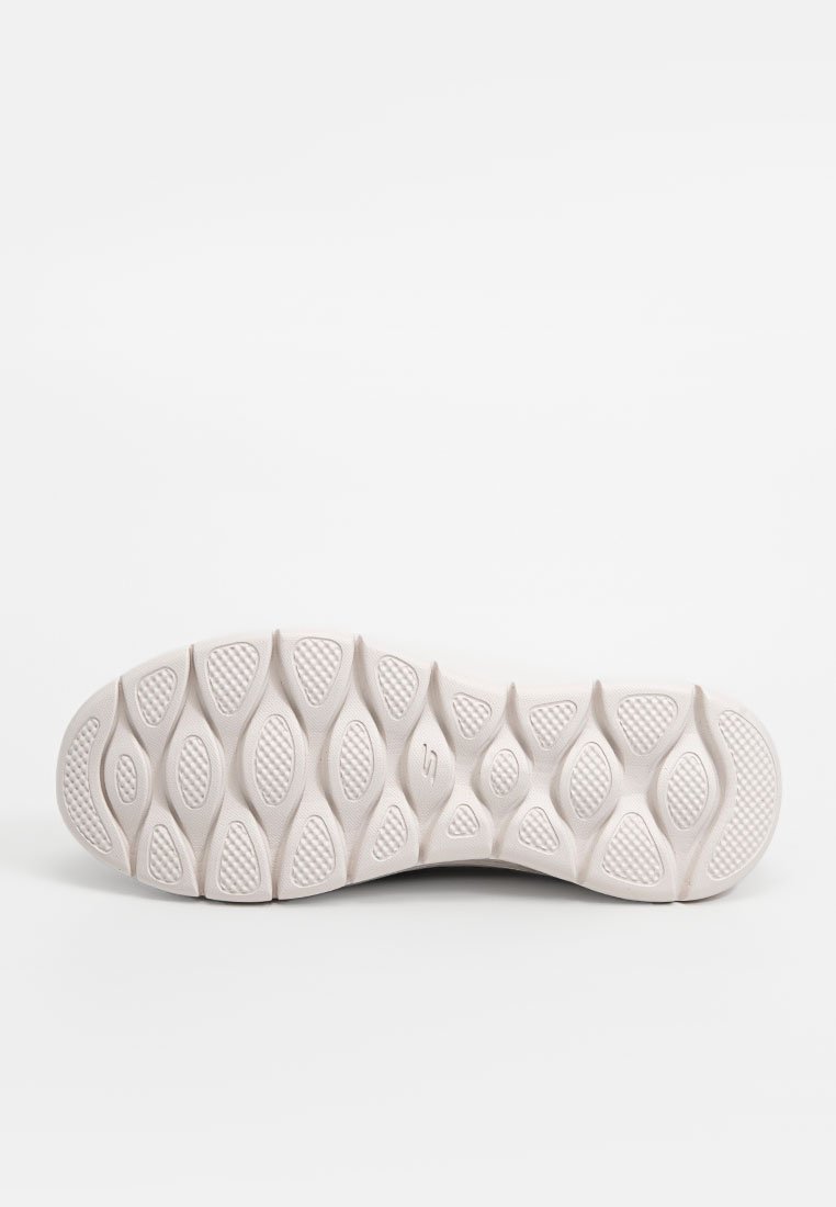 Weiße Sneaker-Sohle aus strukturiertem Gummi, mit ovalen und kreisförmigen Mustern für besseren Halt und einer abgerundeten Ferse für zusätzlichen Komfort.