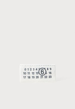 TROMPE L'OEIL NUMERIC POCHETTE SMALL UNISEX - Väike käekott - white