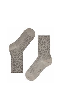 Graue Socken mit Leopardenmuster und weicher Textur, mit verstärkter Zehen- und Fersenpartie. Der Markenname "FALKE" ist dezent auf der Sohle aufgedruckt.