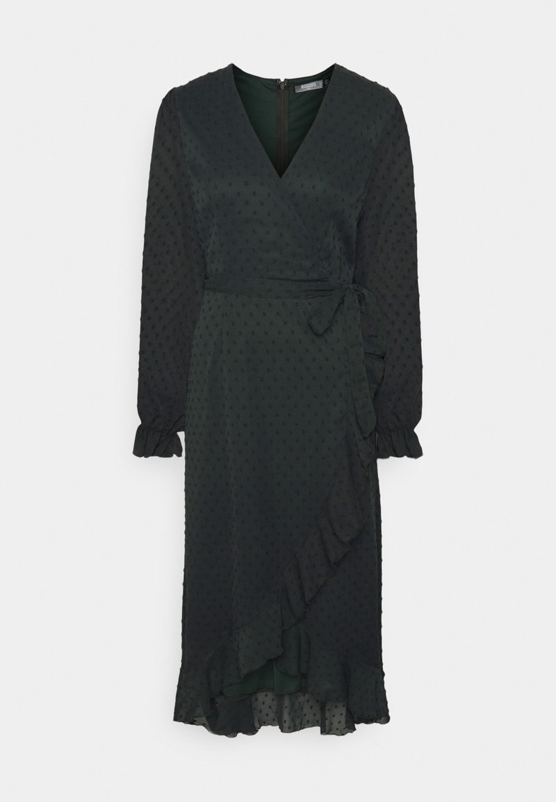 Vestido envolvente verde escuro com mangas longas, textura de bolinhas, barra com volantes e um laço na cintura. Tecido suave com um brilho subtil.