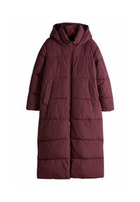 Bordeaux puffercoat met een capuchon, voorzien van een ritssluiting, twee zijzakken, gestikte panelen en een middellange stijl.