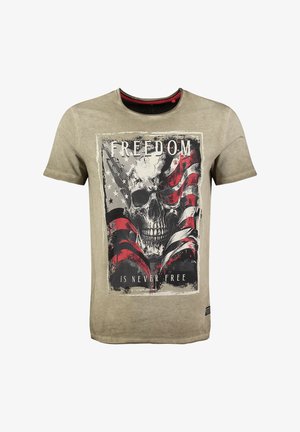 Camiseta de algodón beige con un gráfico de calavera, acentos de la bandera americana en rojo y negro, con el texto "LA LIBERTAD NUNCA ES GRATIS" impreso debajo.