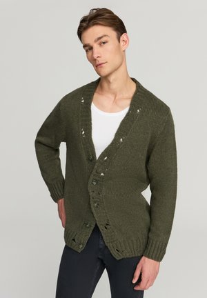CON STRAPPI E BOTTONI - Cardigan - salvia