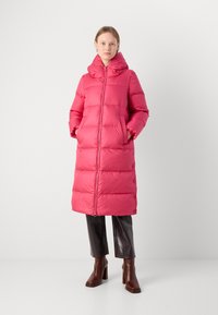 Marc O'Polo COAT FIXED HOOD WELT POCKETS SIDE SLITS BACKPACK BELTS - Páperový kabát - sundown