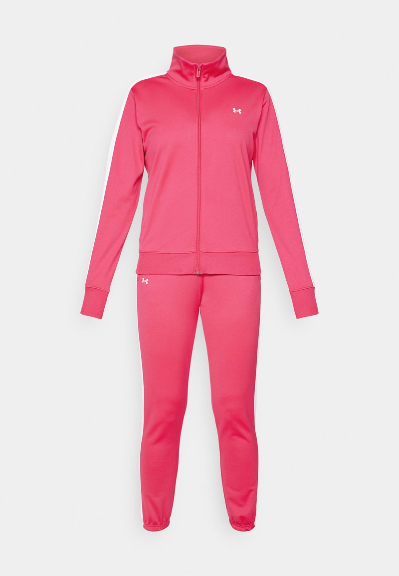 Rosa Trainingsanzug mit einer Reißverschlussjacke und passenden Hosen. Merkmale sind ein hoher Kragen, gerippte Bündchen und weiße Seitenstreifen. Hergestellt aus weichem, flexiblem Material.