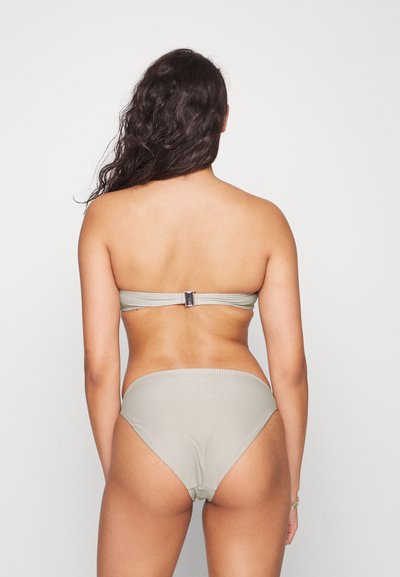 Filippa K PRINTED BANDEAU - Parte de cima de biquíni - beige