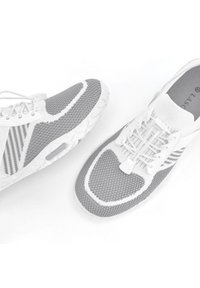 LASCANA Sneaker low - weiß hellgrau