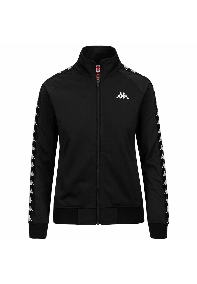 Giacca nera con zip realizzata in tessuto liscio, dotata di un alto colletto e un logo bianco sul petto. Strisce bianche con logo lungo le maniche.