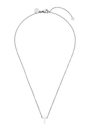 Silberne Kette mit kleinem Kreuzanhänger und verstellbarem Verschluss auf weißem Hintergrund.