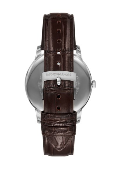 Brauner Lederuhrarmband mit einem strukturierten Krokodilmuster, Edelstahl-Schließe mit dem "Emporio Armani"-Logo, runder silberner Zifferblatt.