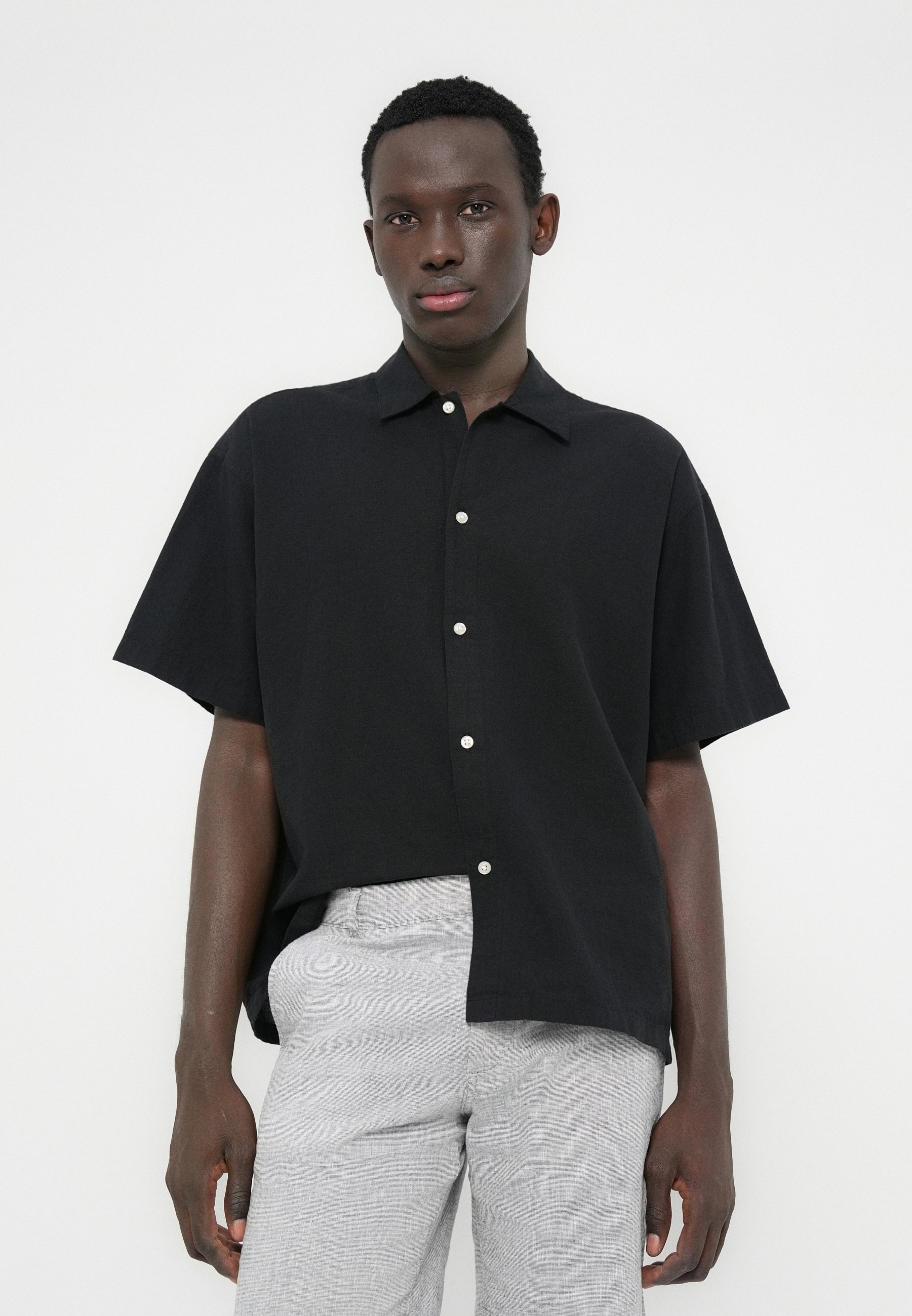 Jack & Jones JJEBREEZE BLEND OVERSIZE SHIRT - Camisa - black/negro