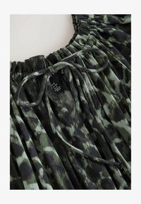 Sélectionné, green black