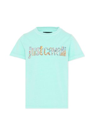 T-shirt celeste chiaro a maniche corte con scollo tondo e la scritta "just cavalli" colorata e a motivo decorativo sul petto.