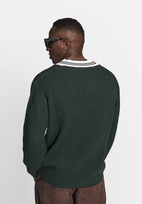 Redefined Rebel CONE - Neule - greener pastures