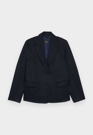 Marineblå blazer med striper, hentet fra notched lapel, to frontlommer og en enkelt knappelukking. Glatt stoff med en tilpasset passform.
