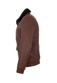 Braune Lederjacke mit einem strukturierten schwarzen Schafslederkragen, gerippten Bündchen und einer taillierten Silhouette. Eine seitliche Tasche ist sichtbar.