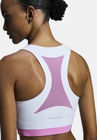 On ACTIVE 2-IN-1 CROP - Top - white