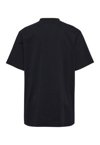 Sort kortærmet t-shirt med klassisk krave. Fremstillet af blød bomuld, har en lige pasform og ingen synlige mønstre eller detaljer.