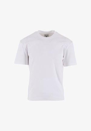 Schlichtes weißes T-Shirt mit kurzen Ärmeln und Rundhalsausschnitt auf weißem Hintergrund, Vorderansicht mit sichtbarem Kragenetikett im Halsausschnitt.
