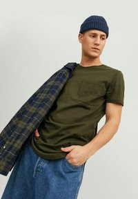 Jack & Jones CREW NECK - Camiseta básica - forest night
