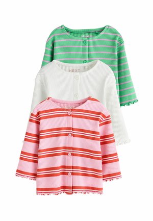 Drei gerippte Knopf-Strickjacken für Kinder, in Grün mit pinken Streifen, Weiß und Pink mit roten Streifen, alle mit langen Ärmeln und Rüschen an den Kanten.
