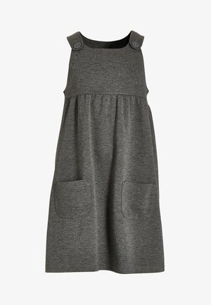 Robe en maille grise avec un col carré, deux boutons décoratifs sur les bretelles et deux poches avant. Conçue avec une silhouette ample et fluide.