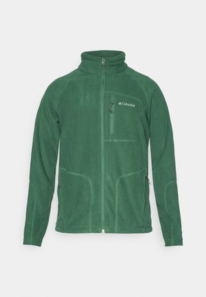 Casaco de fleece verde com colarinho alto, frente com zíper e bolsos laterais. Apresenta um tecido texturizado e detalhes de costura em contraste.