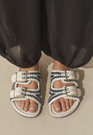 Next, REGULAR FIT -SLIDER - Mules - ecru and black buckle