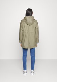 Vero Moda Petite VMMALOU - Parca - laurel oak