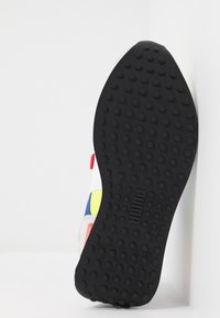 Puma FUTURE RIDER PLAY ON UNISEX - Sapatilhas - white/yellow alert