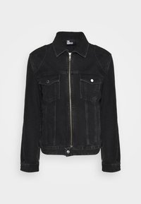 Svart denimjacka med dragkedja framtill, två bröstfickor och kontrasterande sömmar. Har en spetsig krage och långa ärmar.