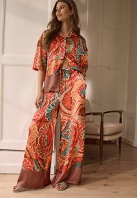 Next WIDE LEG CRINKLE - Püksid - brown multi paisley border print
